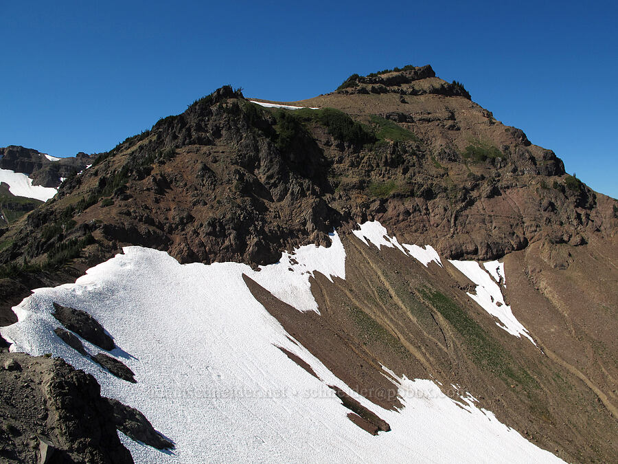 Peak 7137 [Goat Ridge saddle, Goat Rocks Wilderness, Lewis County, Washington]