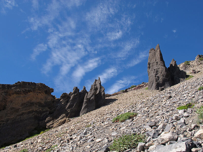 crags & clouds [Mt. Thielsen's southwest face, Mt. Thielsen Wilderness, Douglas County, Oregon]