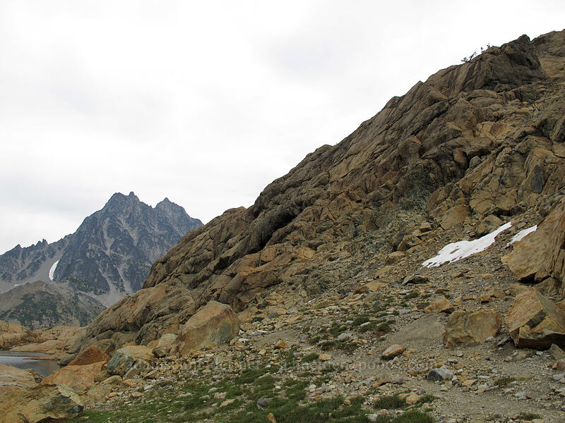 lakeside ridge & Mount Stuart [Lake Ingalls, Alpine Lakes Wilderness, Chelan County, Washington]