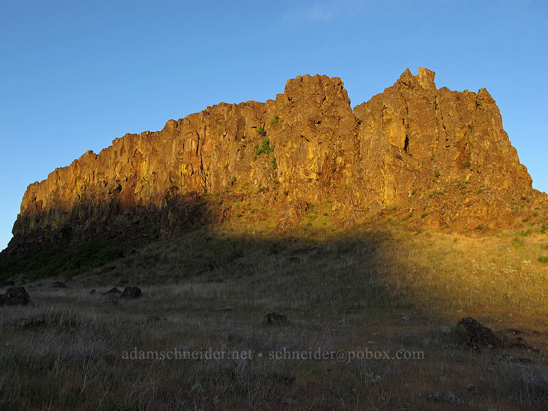 Horsethief Butte at sunset [Horsethief Butte, Columbia Hills State Park, Klickitat County, Washington]