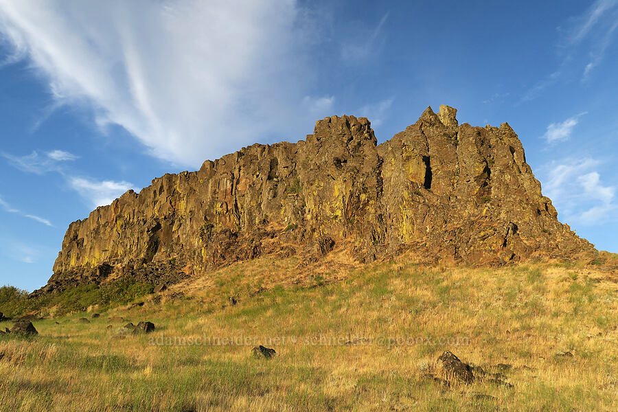 Horsethief Butte & high clouds [Horsethief Butte Trail, Columbia Hills State Park, Klickitat County, Washington]