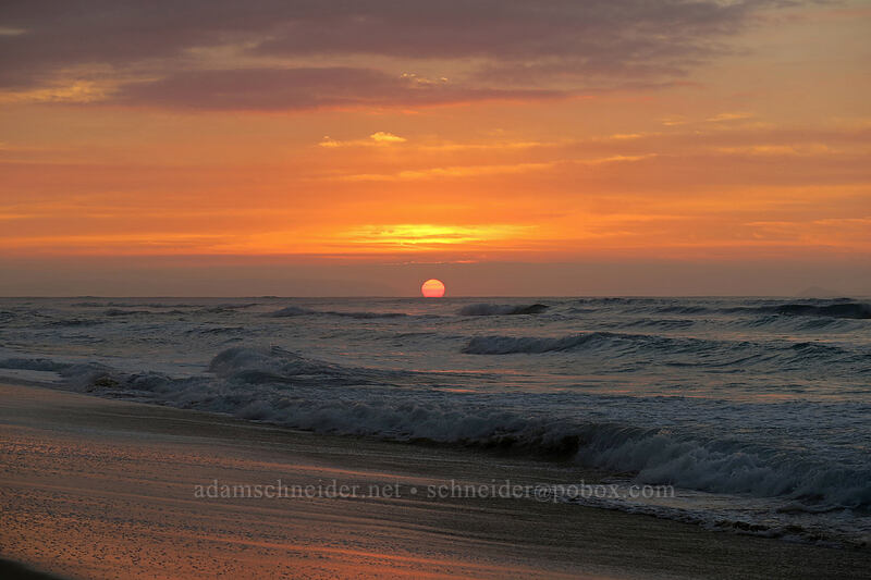 Polihale sunset [Polihale Beach, Polihale State Park, Kaua'i, Hawaii]