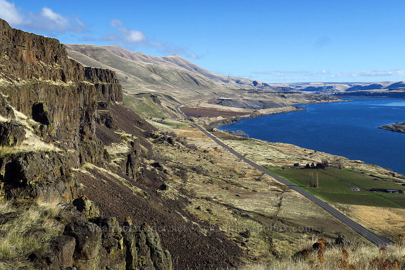basalt cliffs & Columbia River [Crawford Ranch, Columbia Hills State Park, Klickitat County, Washington]
