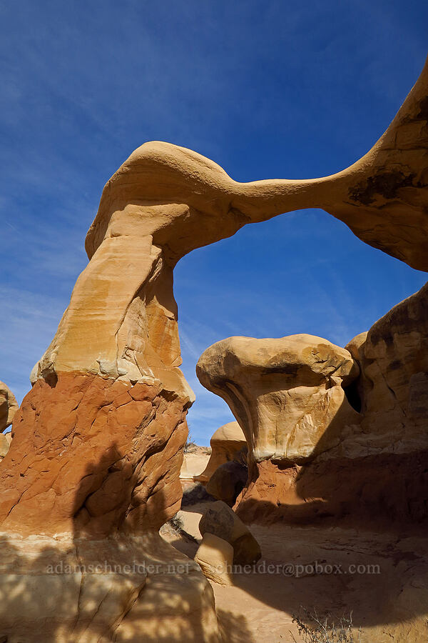 Metate Arch [Devil's Garden, Grand Staircase-Escalante National Monument, Garfield County, Utah]