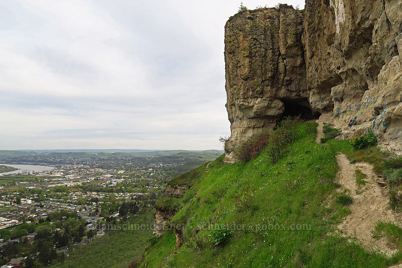 Eagle Cliffs [Chenoweth Tableland, Wasco County, Oregon]