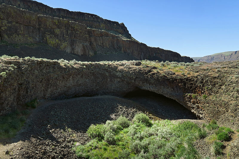 basalt cave [Lake Lenore Caves, Sun Lakes/Dry Falls State Park, Grant County, Washington]