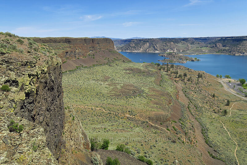 Banks Lake & Devil's Punch Bowl [Steamboat Rock State Park, Grant County, Washington]