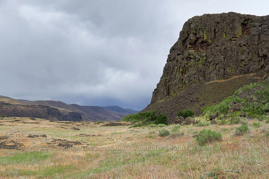 Horsethief Butte & storm clouds [Horsethief Butte, Klickitat County, Washington]