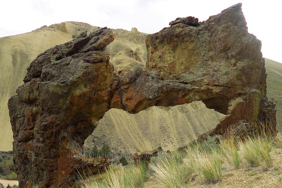 rock arch [Leslie Gulch, Malheur County, Oregon]