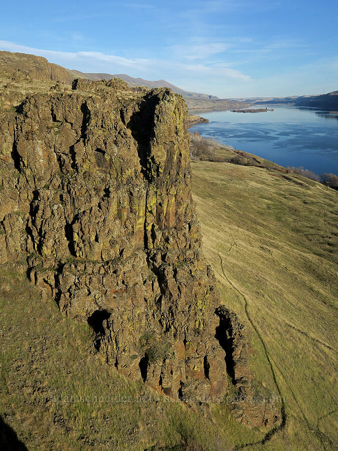cliffs & the Columbia River [Columbia Hills State Park, Klickitat County, Washington]