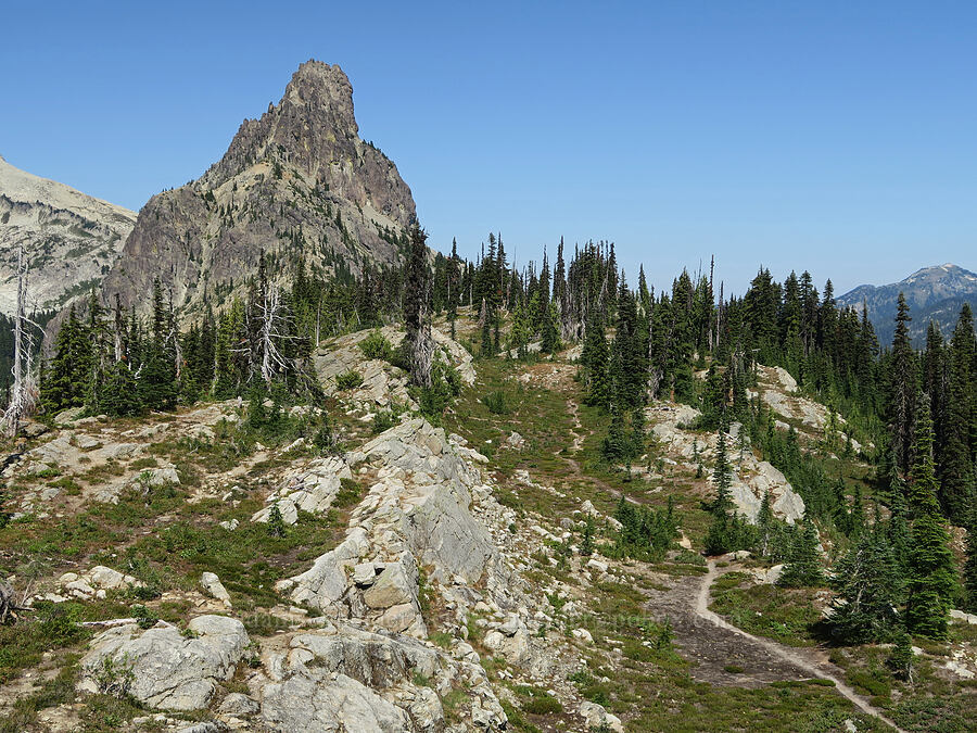 Cathedral Rock & Deep Lake Ridge [Deep Lake Ridge, Alpine Lakes Wilderness, Kittitas County, Washington]