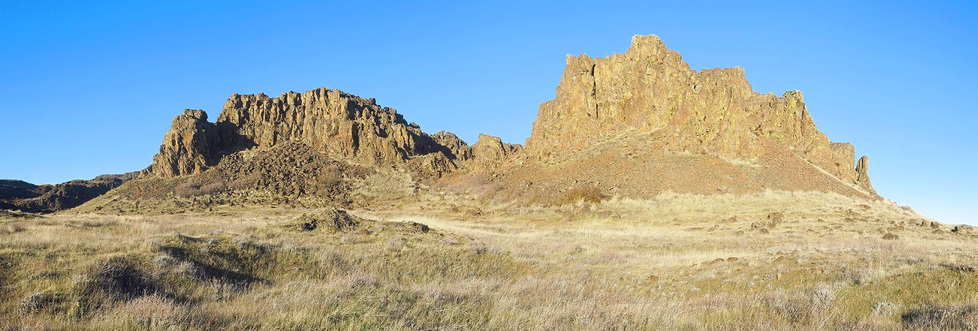Horsethief Butte panorama [Columbia Hills State Park, Klickitat County, Washington]