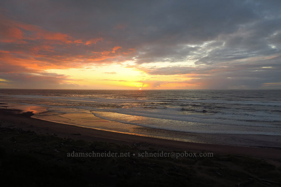 sunset [Ocean Terrace Condominiums, Lincoln City, Lincoln County, California]