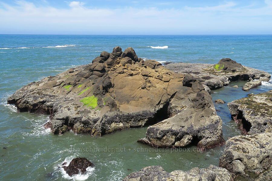 islet near Fishing Rock [Fishing Rock, Lincoln County, Oregon]